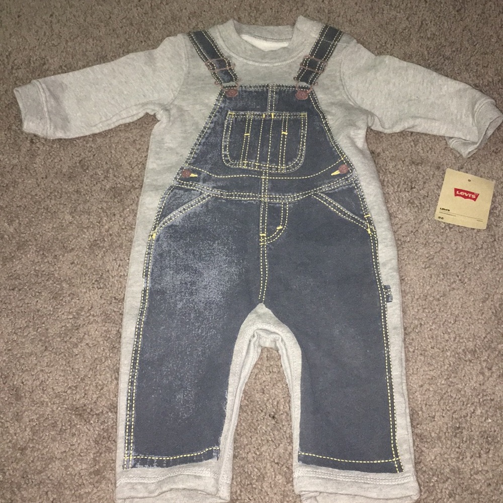 NEW WITH TAGS* Levi’s baby suit